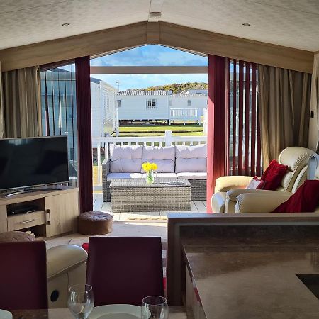 Helmsley Luxury Lodge Lossiemouth ภายนอก รูปภาพ