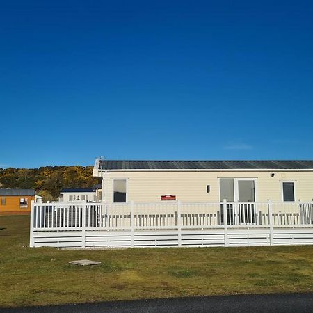 Helmsley Luxury Lodge Lossiemouth ภายนอก รูปภาพ